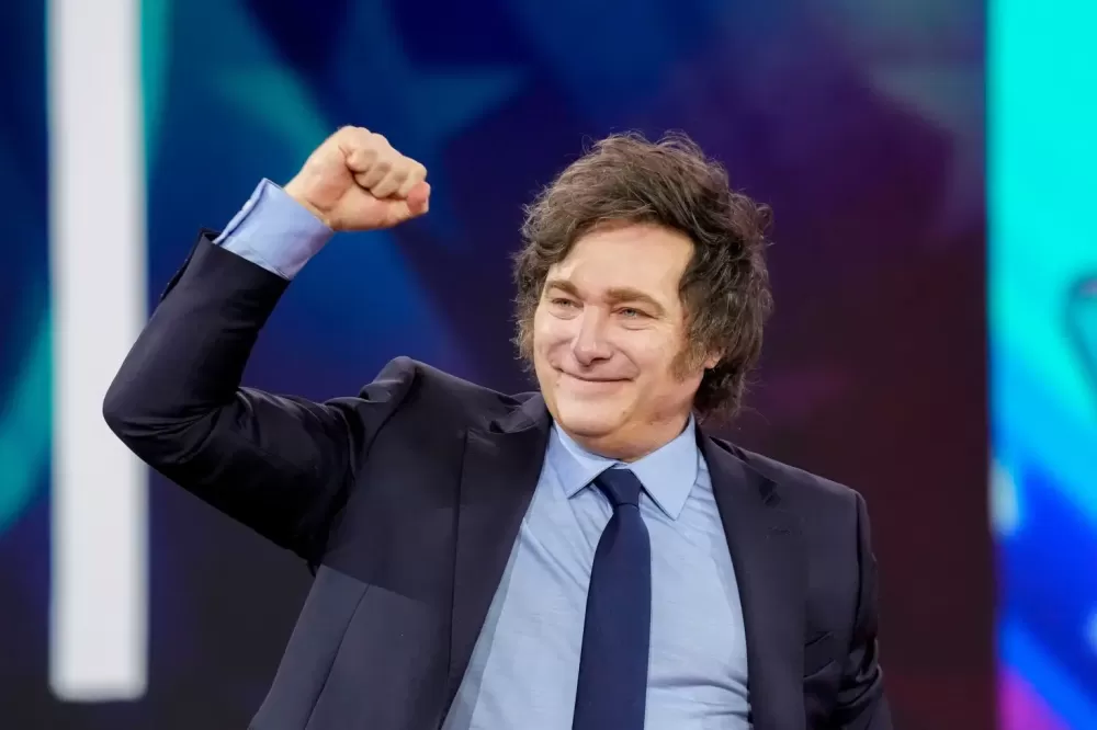 Milei obtém aprovação do Orçamento na Argentina apesar de tensões com Macri