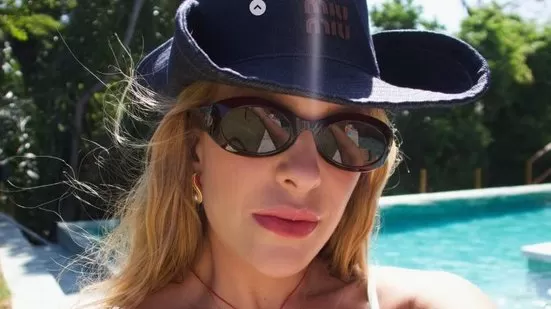 De biquíni, Lore Improta exibe barriguinha da segunda gravidez em Praia do Forte: “Reenergizando”