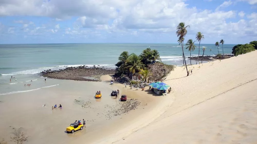 Este lugar no Nordeste oferece dunas cinematográficas e aventuras sobre a areia