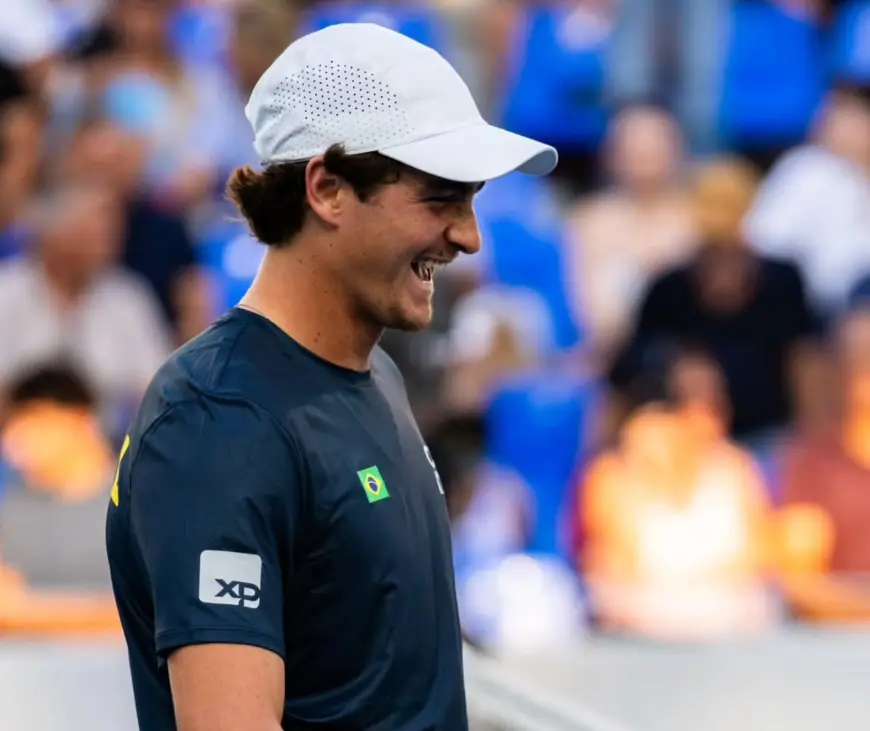 Fonseca participa de ação com boleiros no ATP de Brisbane antes de iniciar temporada