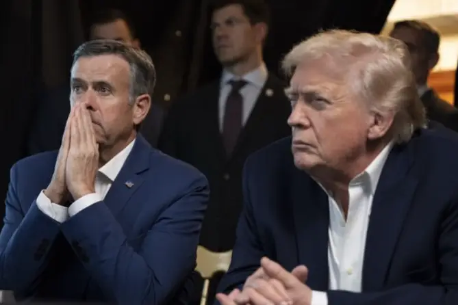 VEJA: Casa Branca divulga imagens de Trump assistindo à captura de Maduro