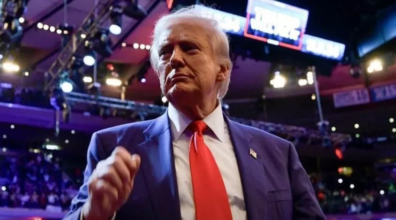 Donald Trump faz aceno a Bolsonaro durante evento que reúne principais nomes da direita.