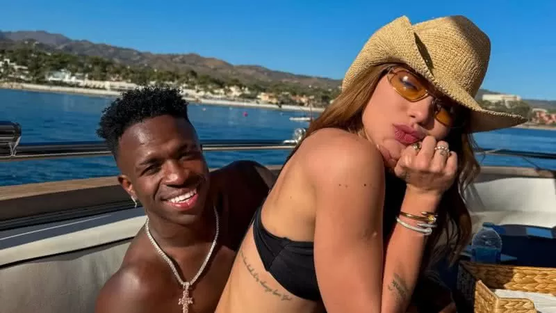 Virginia Fonseca ganha presente personalizado com o rosto de Vini Jr. e se derrete: ‘Perfeição’