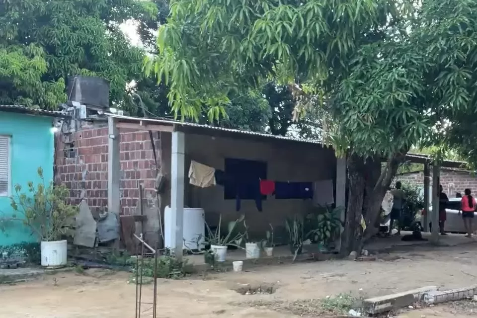 Homem tem casa invadida por 5 encapuzados e é morto a tiros em Olinda