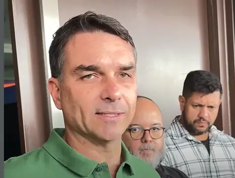 Flávio Bolsonaro diz sofrer ameaças de morte e aciona autoridades