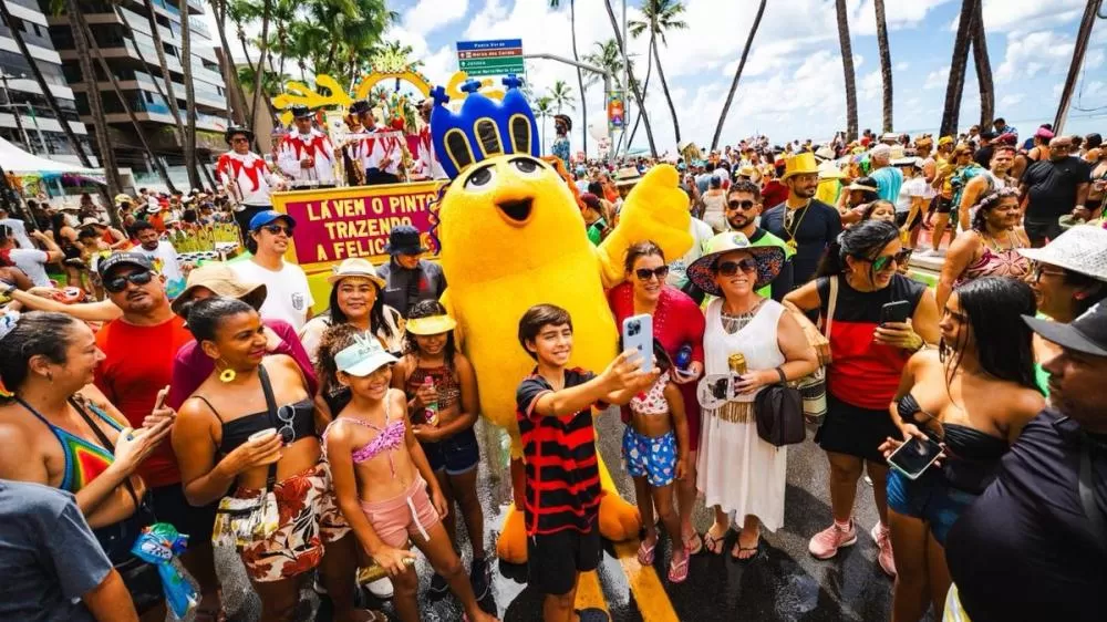 Maior bloco à beira-mar do mundo, Pinto da Madrugada desfila em 7 de fevereiro