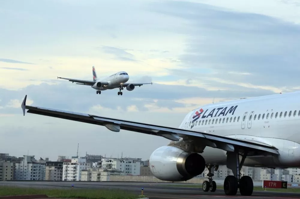 LATAM bate recorde interno de voos domésticos com mais de 800 decolagens em um só dia