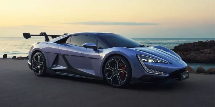 Autonomia de 450 km e 0 a 100 km/h em 2,36s! Conheça o novo superesportivo da BYD!