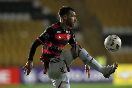 River Plate acerta negociação com Flamengo e anuncia o empréstimo do lateral-esquerdo Viña