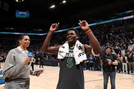 Anthony Edwards decide no fim e Minnesota Timberwolves derrota os Spurs de virada na NBA