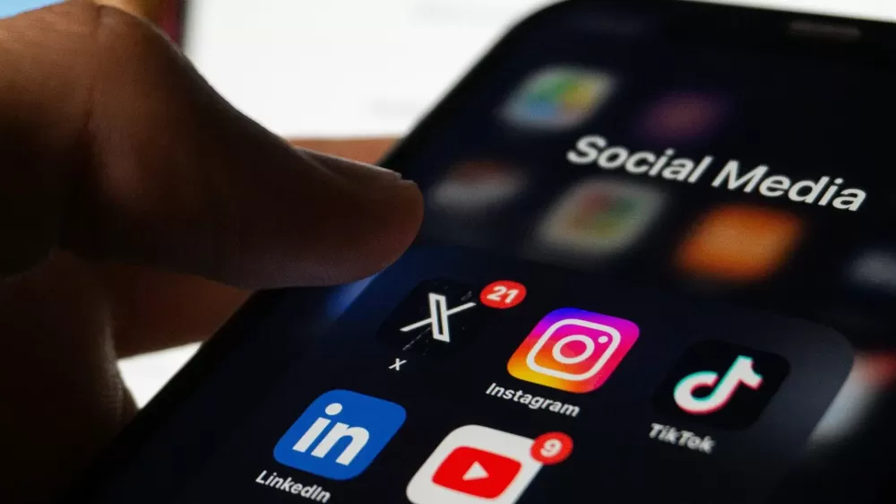 Venezuela libera acesso ao X após mais de um ano de bloqueio imposto por Maduro.