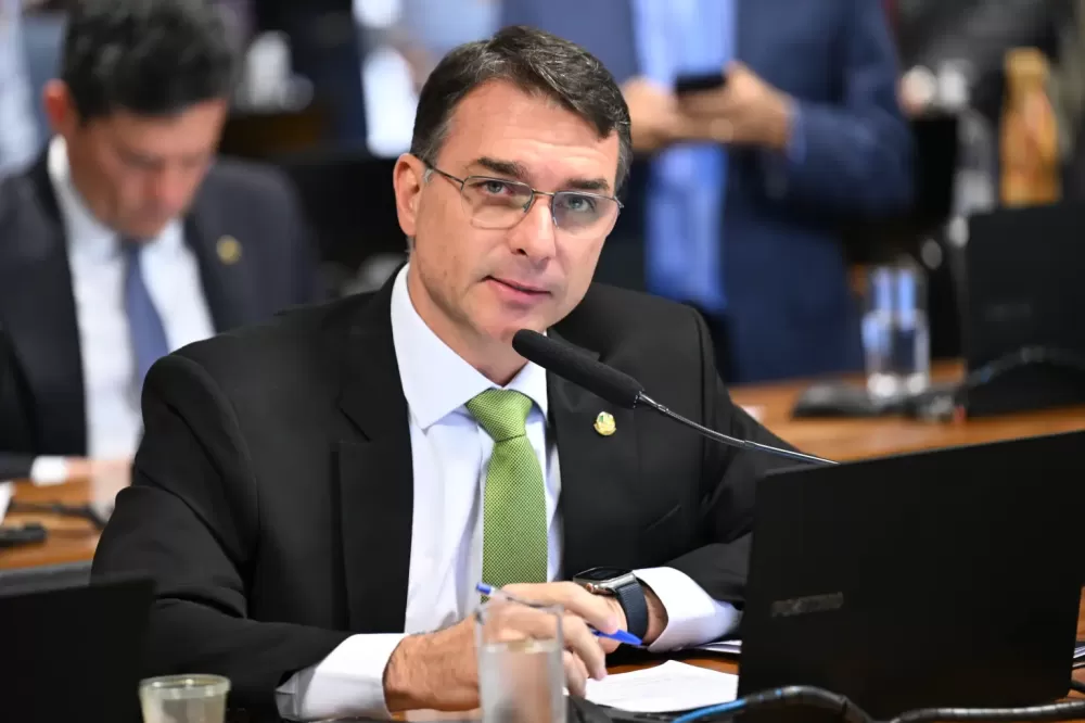 Candidatura de Flávio atrapalha planos estaduais de aliados e afasta Centrão