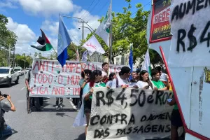 Centro do Recife tem protesto contra aumento da passagem de ônibus