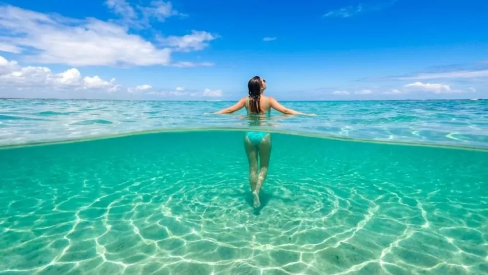 Piscinas naturais tão claras que parecem irreais, a somente uma hora da capital