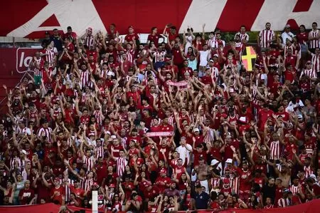 Torcida do Náutico celebra goleada contra o Sport no primeiro clássico do ano