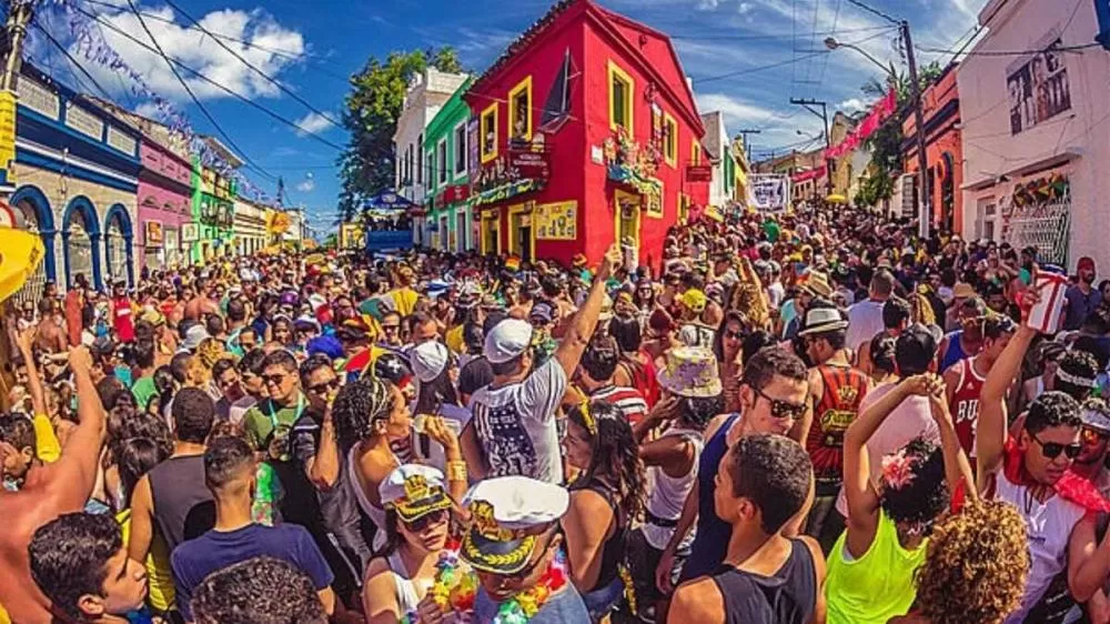 Carnaval 2026: folião é baleado após desfile de bloco em prévias em Olinda.