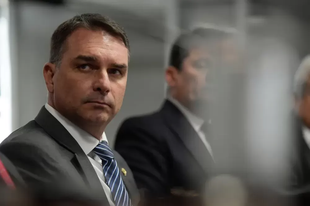 Flávio Bolsonaro inicia ano eleitoral indo a Israel enquanto tenta unificar a direita