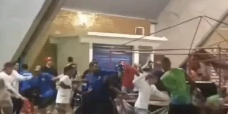 Confusão também no Olinda Beer, com cerveja suspensa em pleno show