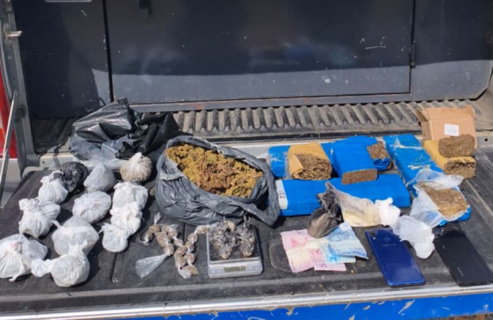 PM apreende grande quantidade de drogas e detém suspeito em Caruaru.