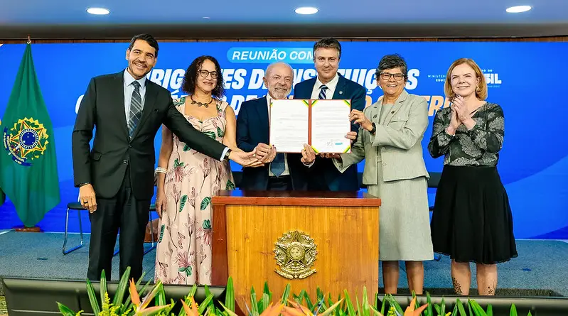 Decreto permite que faculdades comunitárias recebam recursos públicos.