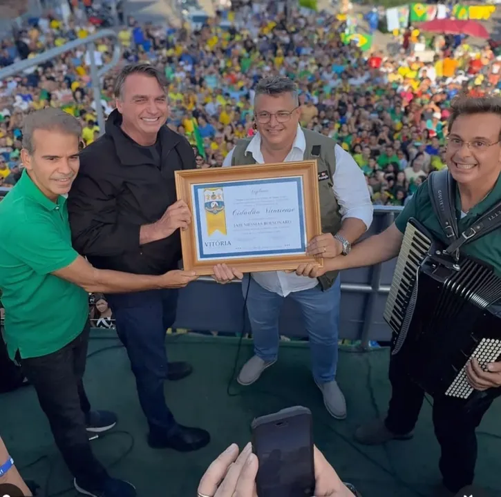 Bolsonaro recebe título de cidadão de Vitória (PE) e repete que será candidato