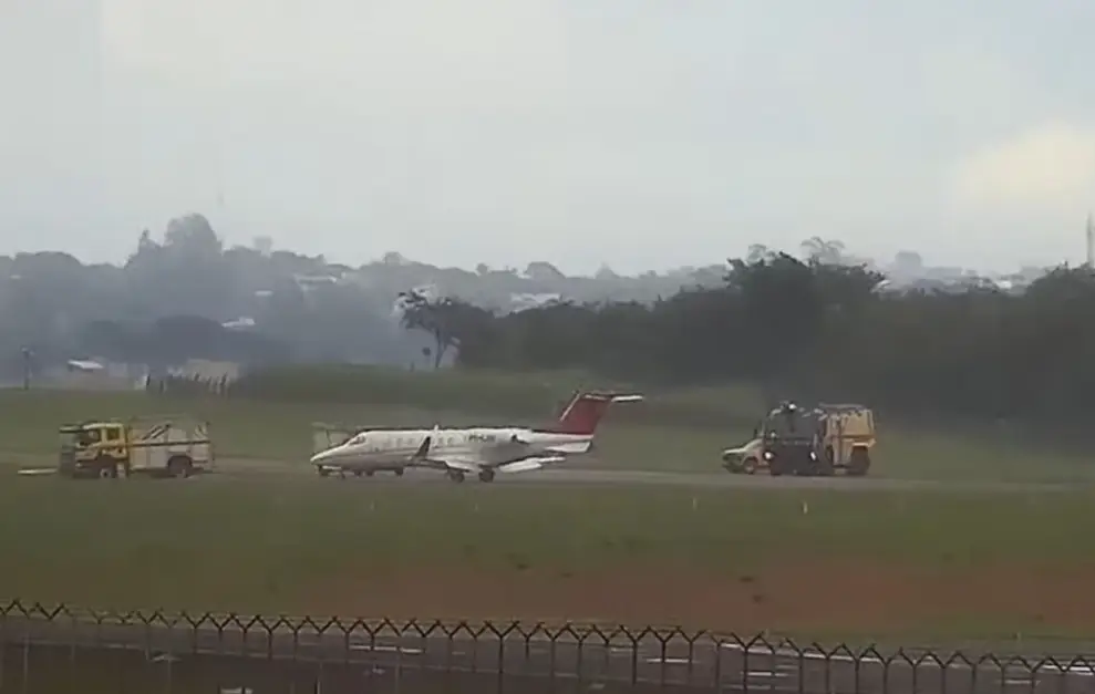 Jato executivo faz pouso de emergência no Aeroporto de Viracopos, em Campinas