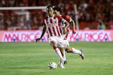 Vinícius celebra vitória em clássico contra o Sport, mas destaca: “Nossas metas são maiores”