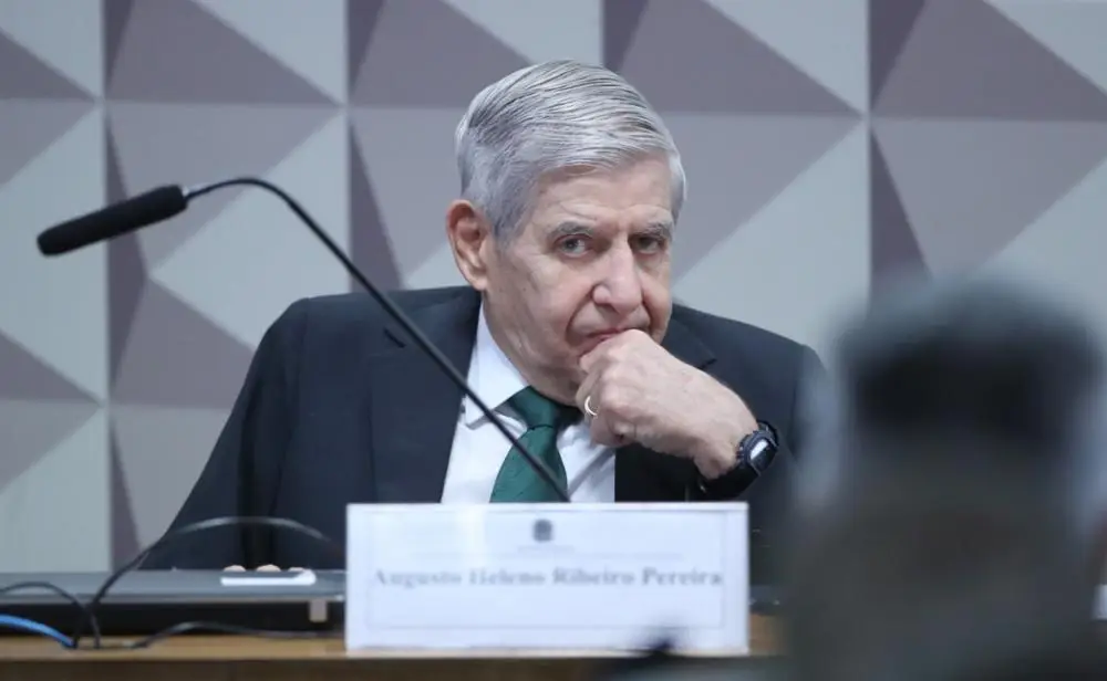 STF autoriza visita mensal de cabeleireira a Augusto Heleno em prisão domiciliar