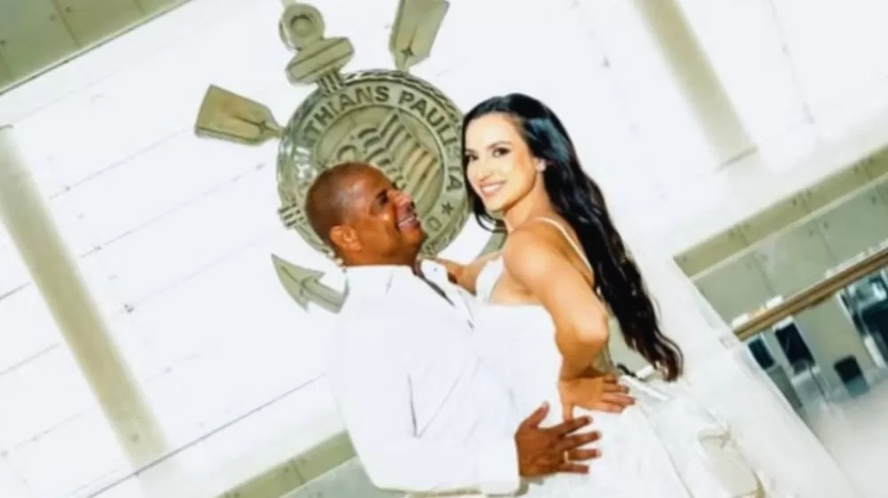 Um ano após sequestro, Marcelinho Carioca se casa com modelo em SP