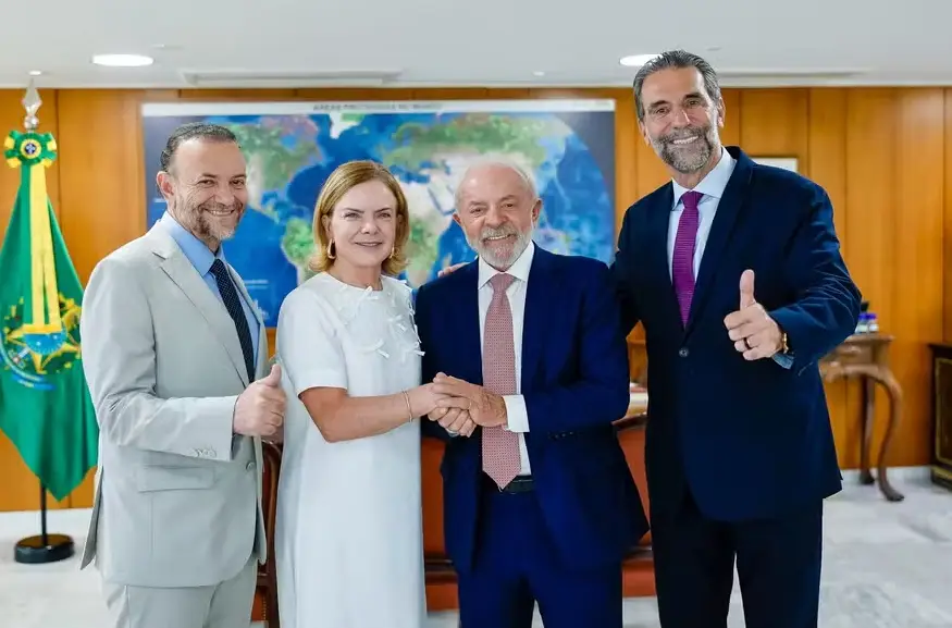 Gleisi vai deixar articulação política de Lula para disputar Senado pelo Paraná