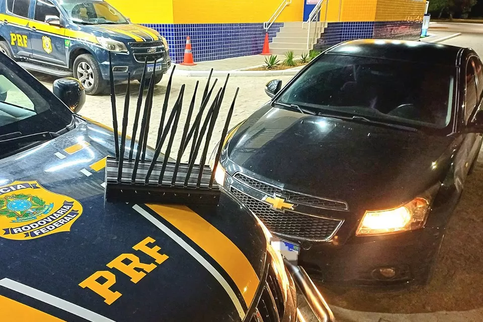 Em Garanhuns, PRF apreende veículo roubado e aparelho utilizado para roubo de cargas