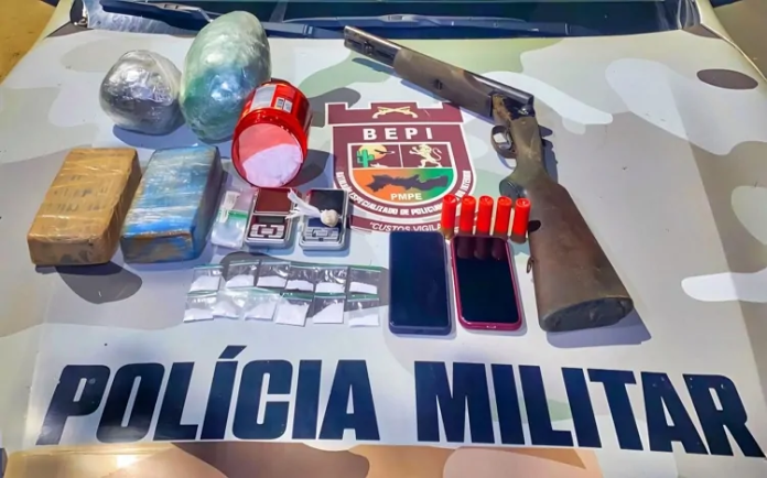 Operação Madrugada Segura prende dupla suspeita de facção criminosa e apreende drogas e arma em Chã Grande.