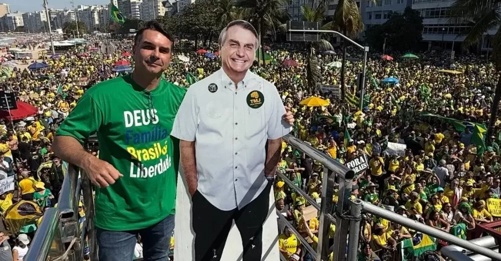 PL quer estrutura mais profissional para Flávio e evitar erros da campanha Bolsonaro