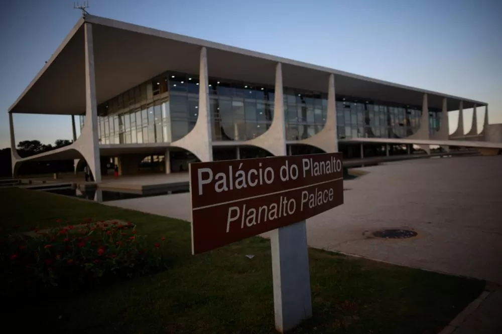 Caminhada de Nikolas leva governo Lula a cercar Planalto