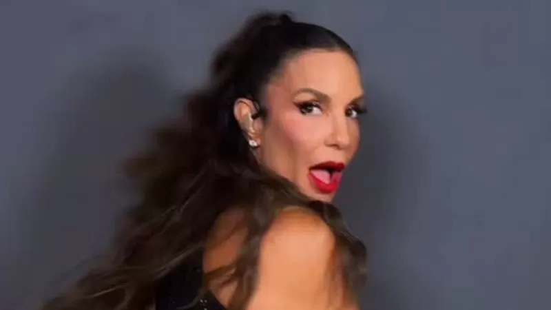 Solteira, Ivete Sangalo flerta com dançarinos no Festival de Verão; confira