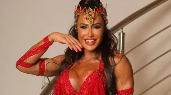 Após lesão, Gracyanne Barbosa se emociona ao voltar para escola de samba; confira