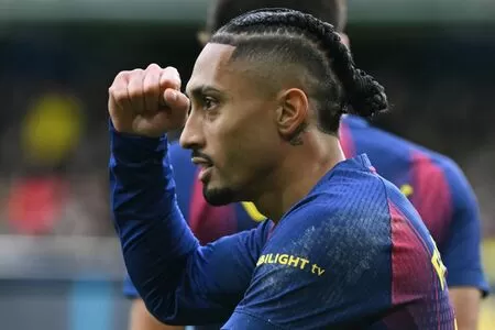 Raphinha marca golaço, Barcelona vence o Oviedo e retoma liderança em La Liga