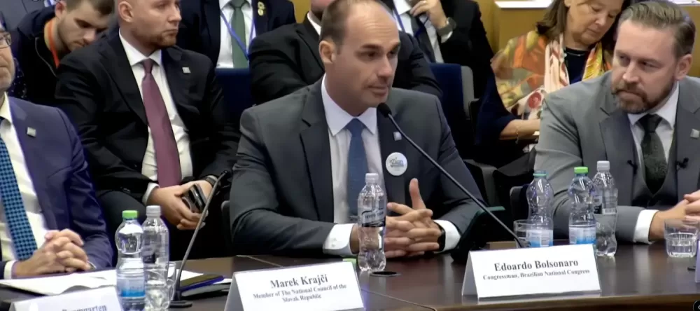 Em Israel, Eduardo critica Lula e pede apoio à candidatura de Flávio à Presidência