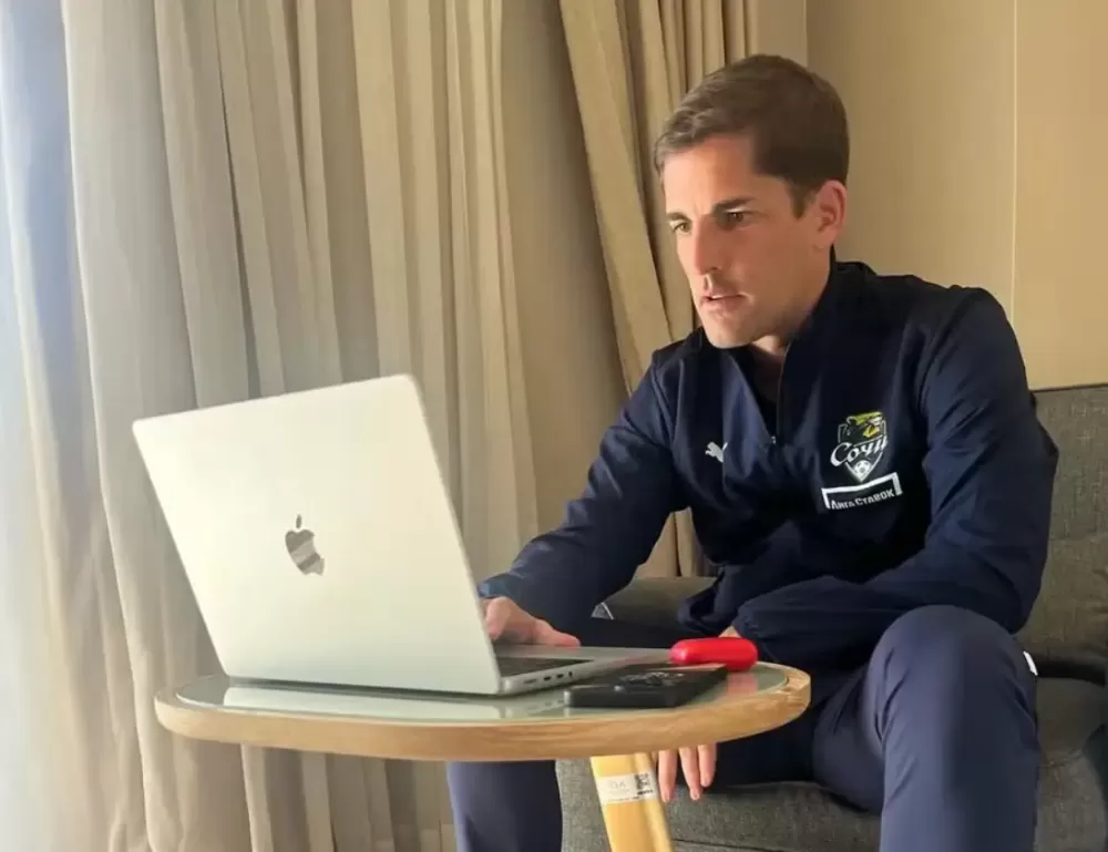 Técnico espanhol é demitido após usar IA em planejamentos e contratações; entenda