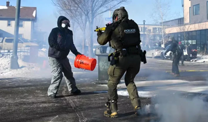 Protestos em Minneapolis pressionam Trump após morte de cidadão americano em ação migratória