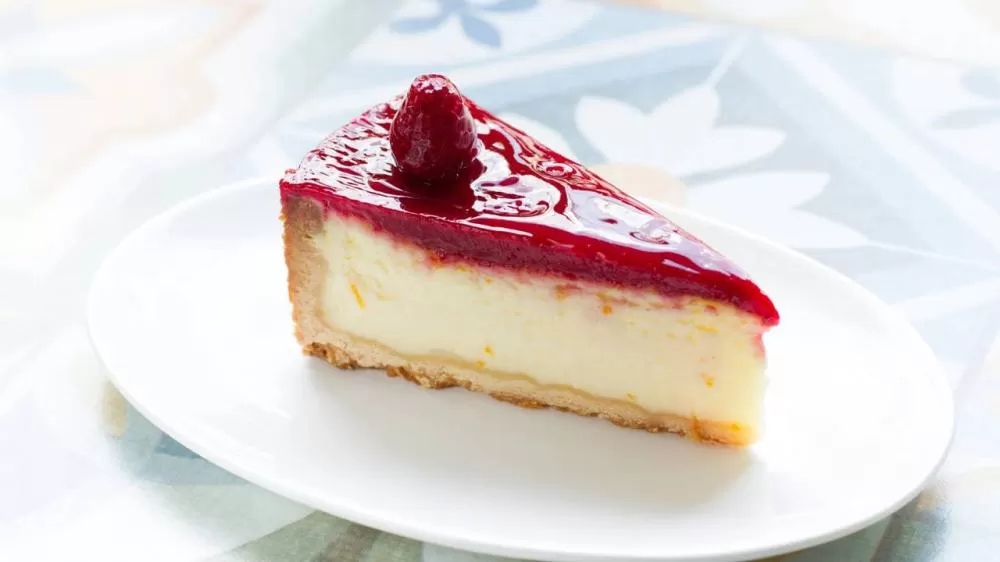 Cheesecake de frutas vermelhas sem forno: a receita fácil, rápida e sem glúten para o verão