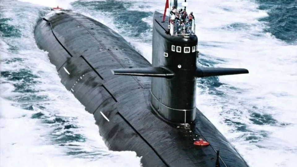 Potência dos Brics desenvolve submarino com mísseis hipersônicos, aponta relatório