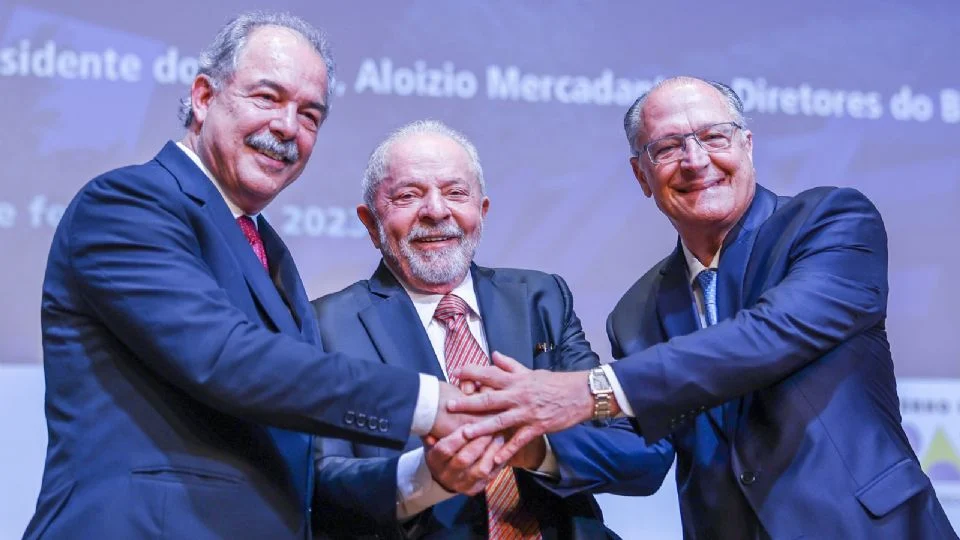 Efeito Lula: lucro do BNDES dispara em 2024 e carteira é a melhor desde 2017.