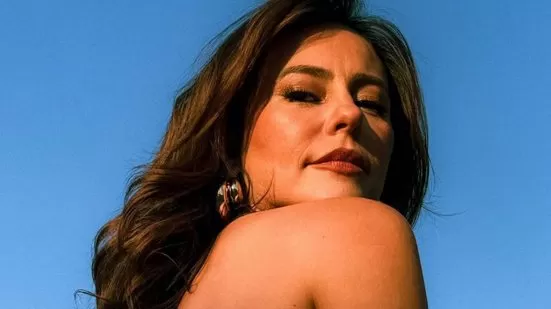 VÍDEO: Paolla Oliveira chama encanta com nova coreografia de samba