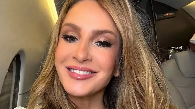 Claudia Leitte 'mete dança' e mostra animação para jogo do Bahia na Libertadores; assista