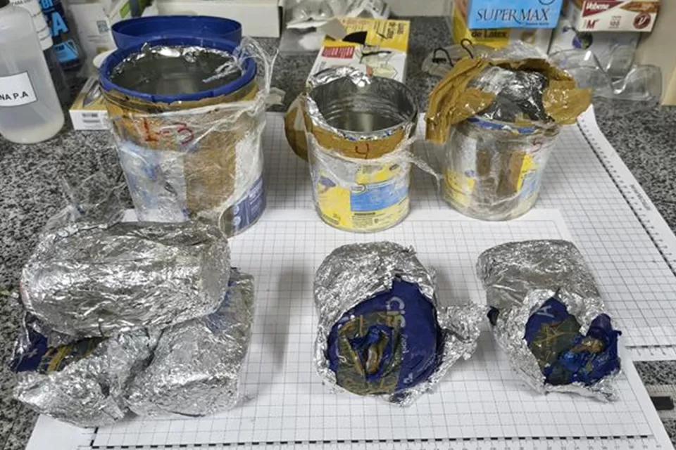 PF apreende pasta base de cocaína enviada por correspondência no Recife.