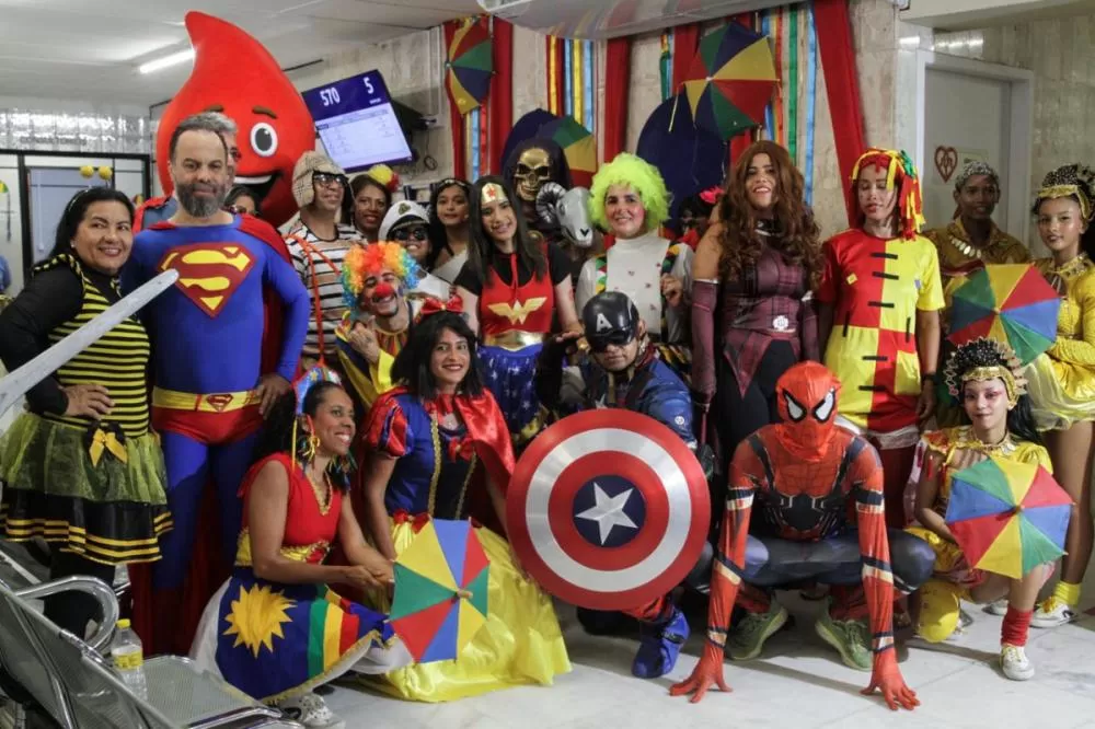 Carnaval 2026: super-heróis ajudam a salvar vidas em campanha de doação de sangue do Hemope