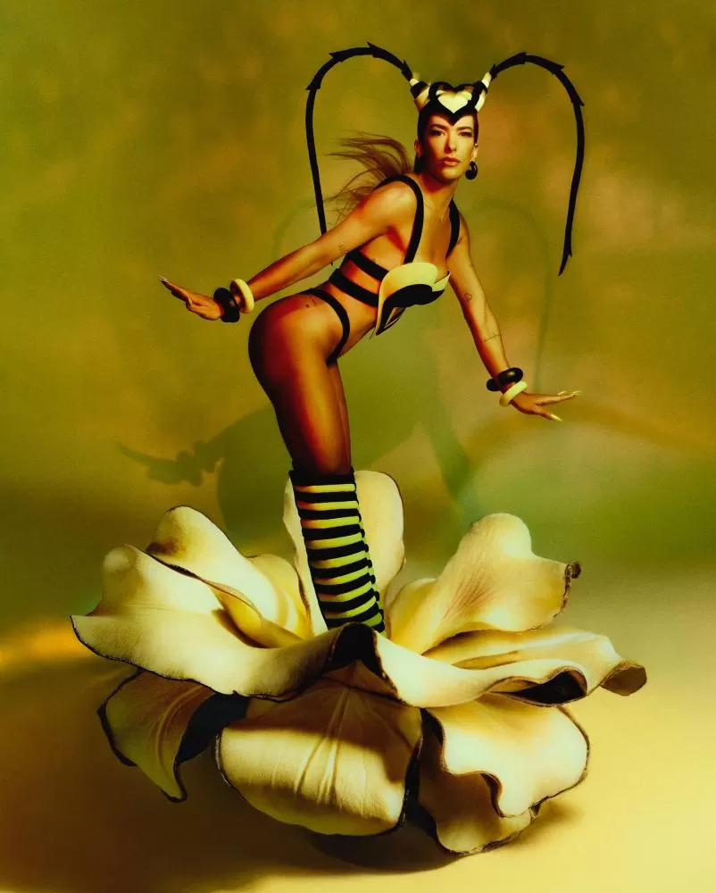 Lore Improta presta homenagem a Luiz Caldas em fantasia para Carnaval de Salvador