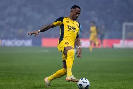 Sport anuncia rescisão amigável de contrato com o atacante Léo Pereira