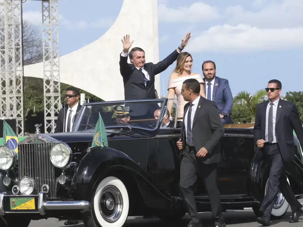 Bolsonaro admite que o filho Carlos 'não fala' com Michelle: “Talvez algum problema de ciúme”